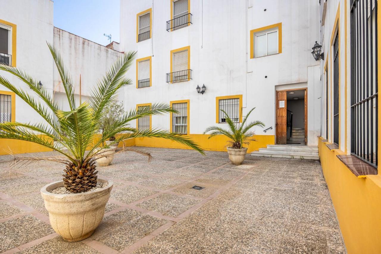 Amplisimo De Diseno Nuevo En El Corazon De Triana, Parking Included Apartament