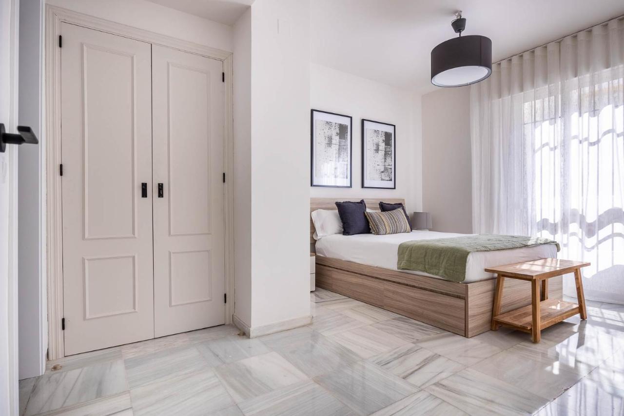 Apartament Amplisimo De Diseno Nuevo En El Corazon De Triana, Parking Included *