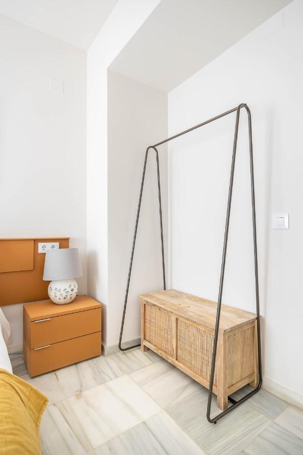 Amplisimo De Diseno Nuevo En El Corazon De Triana, Parking Included Apartament