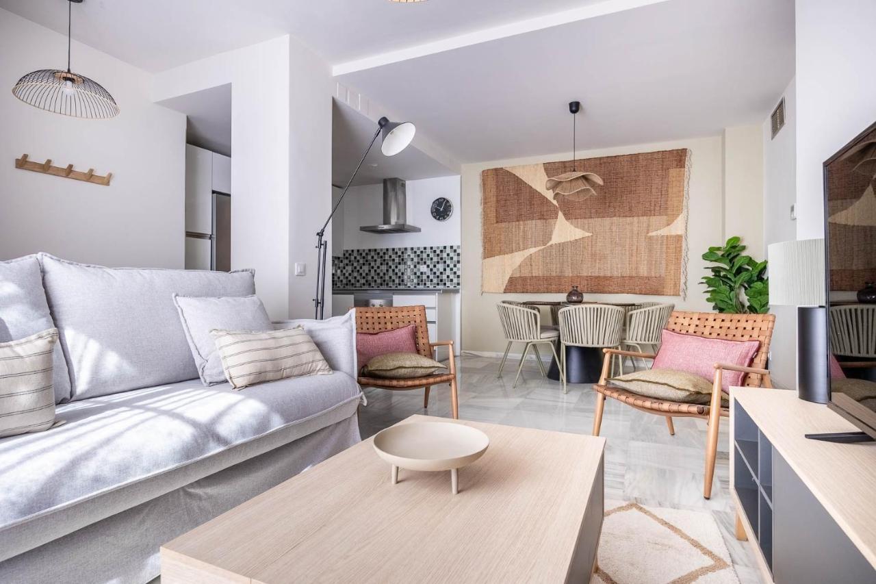 Appartamento Amplisimo De Diseno Nuevo En El Corazon De Triana, Parking Included
