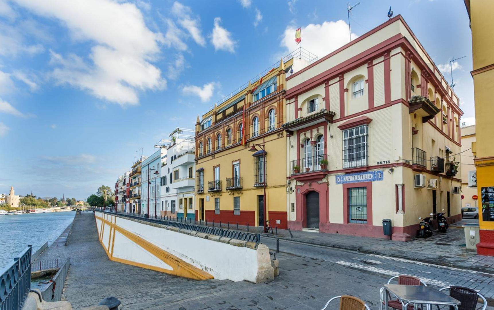 Amplisimo De Diseno Nuevo En El Corazon De Triana, Parking Included * Siviglia